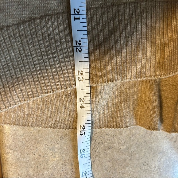 Gap sweater - tan/camel wool blend v-neck relaxed fit - Picture 8 of 8